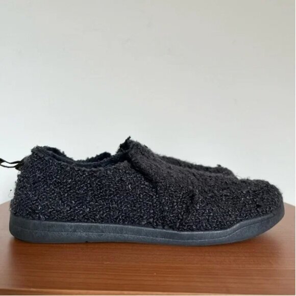 Vionic Malibu Slip-On Supportive Sneaker – Black Boucle, Size 6 - Picture 4 of 7